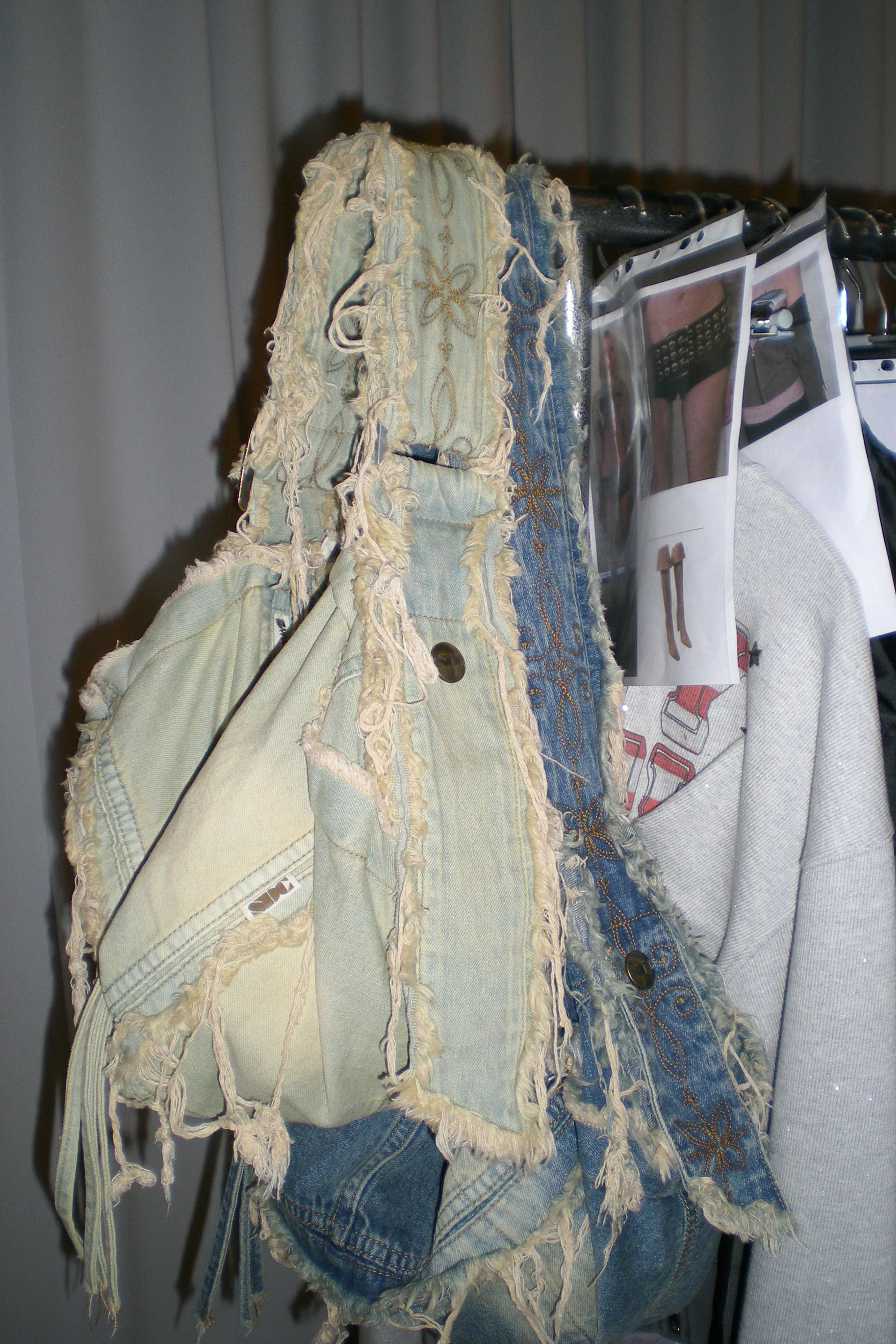 Destroyed Denim Duffel Bag Vintage Ice - Image 4