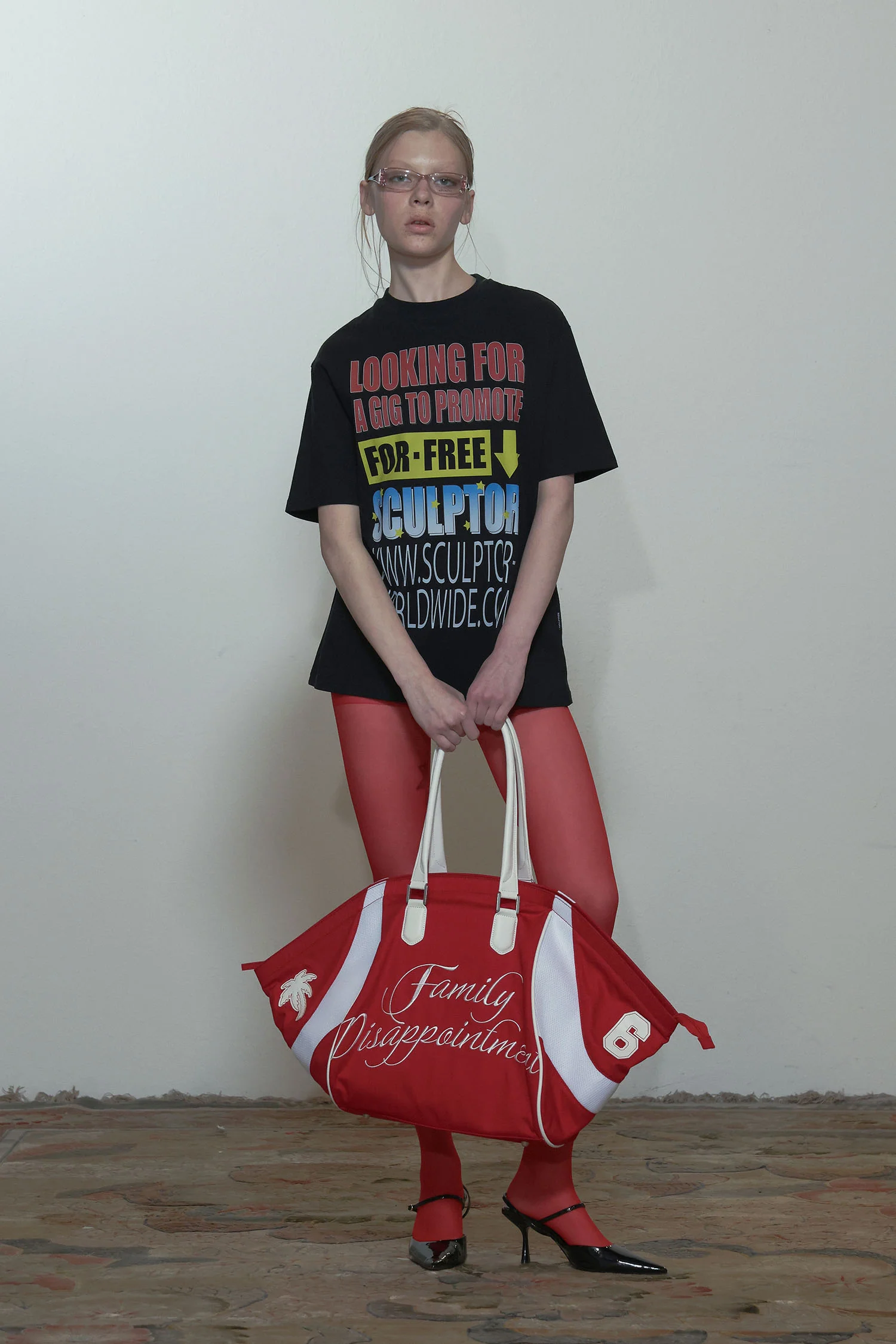 Looking for free Tee Black - Image 3