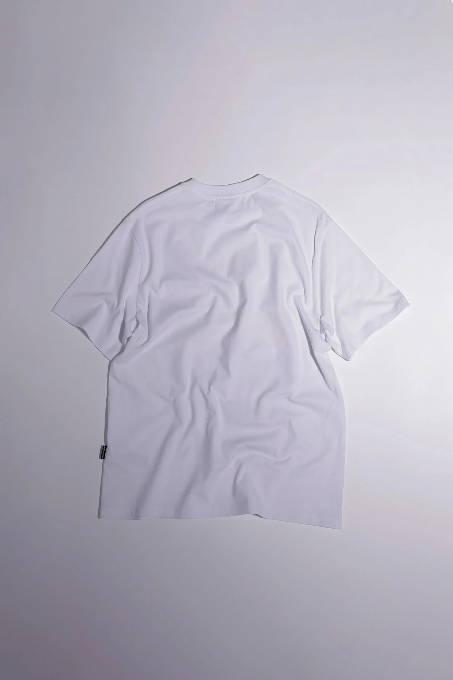 Looking for free Tee White - Image 5